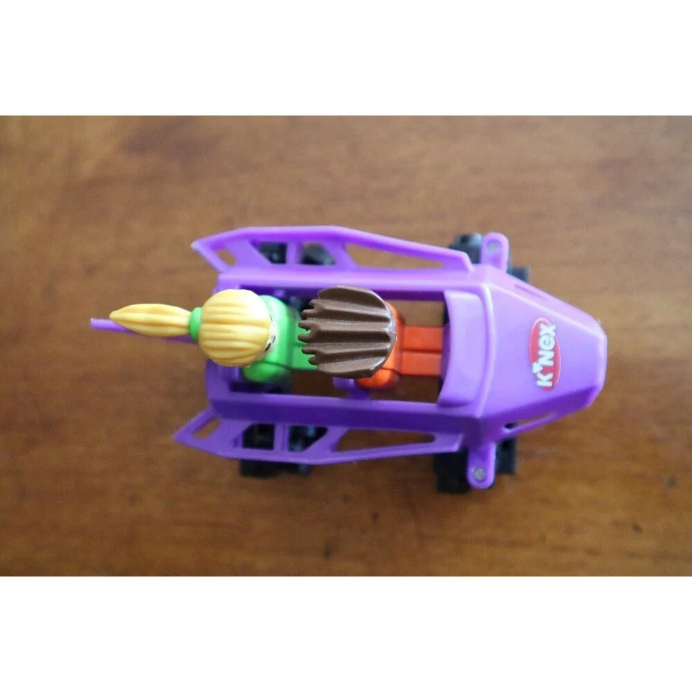 Knex Rippin' Rocket Coaster Replacement Part: K'nex Boy and Girl in Car has wear
